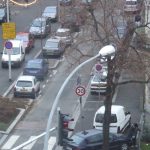 C'est dimanche, les pervenches ne sont pas là. Occupation de l'espace public par les cage en métals 95 %